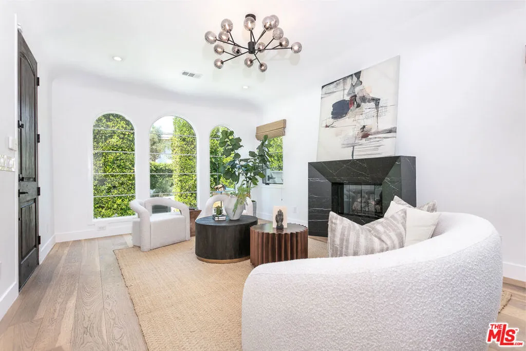 732 N Cherokee Avenue, Los Angeles, California 90038 home-pic-1